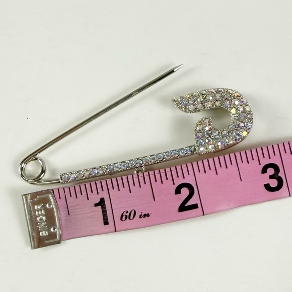 Fashion Jewelry Rhinestone Pin Brooch Silver Tone Black Flower Dangle - Picture 5 of 5